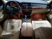 ✅ 2008 BMW X5 3.0si • VIN: 5UXFE43598L020105 • Лот: 61592275. Опубликован ранее на Copart с пробегом 165 539 миль. Бесплатный доступ к архиву аукционных продаж из США и подробный отчёт об истории автомобиля на DreamBid. Изображение 8.