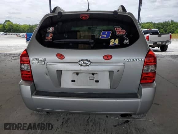 ✅ 2007 Hyundai Tucson GLS • VIN: KM8JM12B07U527967 • Lot: 59391474. Wystawiony na Copart z przebiegiem 216 436 mil mil. Skorzystaj z bezpłatnego archiwum sprzedaży aukcyjnych z USA i zobacz szczegółowy raport historii pojazdu na DreamBid. Zdjęcie 6.