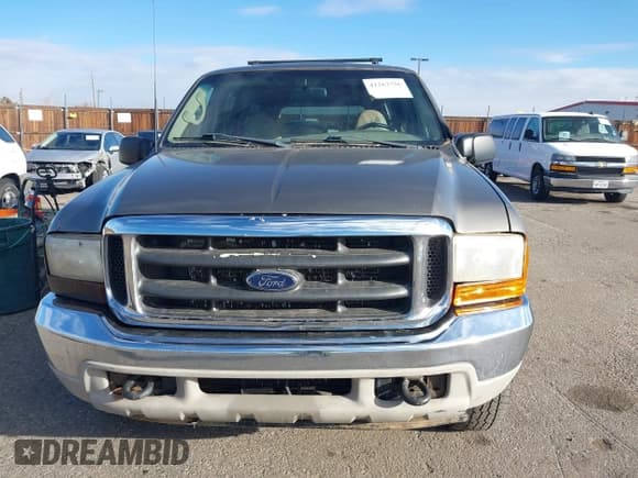 ✅ 2002 Ford Excursion Limited • VIN: 1FMSU43FX2ED63993 • Lot: 41263756. Wystawiony na IAAI z przebiegiem 294 930 mil. Bezpłatny archiwum sprzedaży aukcyjnych z USA i szczegółowy raport historii pojazdu na DreamBid. Zdjęcie 12.