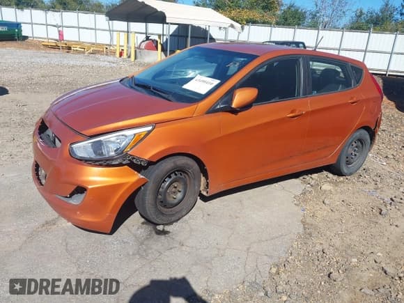 ✅ 2017 Hyundai Accent SE • VIN: KMHCT5AE3HU324765 • Lot: 43498410. Wystawiony na IAAI z przebiegiem 240 050 mil. Bezpłatny archiwum sprzedaży aukcyjnych z USA i szczegółowy raport historii pojazdu na DreamBid. Zdjęcie 2.