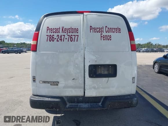 ✅ 2014 Chevrolet Express Cargo • VIN: 1GCWGFCA7E1150105 • Lot: 43386634. Wystawiony na IAAI z przebiegiem 258 655 mil. Bezpłatny archiwum sprzedaży aukcyjnych z USA i szczegółowy raport historii pojazdu na DreamBid. Zdjęcie 16.