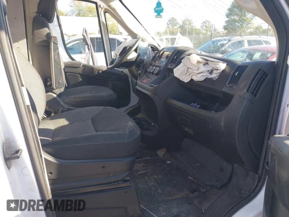 ✅ 2018 Ram ProMaster Cargo • VIN: 3C6TRVAGXJE113868 • Lot: 43590909. Wystawiony na IAAI z przebiegiem 143 277 mil. Bezpłatny archiwum sprzedaży aukcyjnych z USA i szczegółowy raport historii pojazdu na DreamBid. Zdjęcie 1.