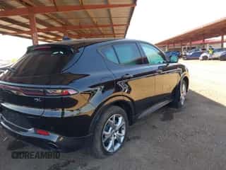 2024 Dodge Hornet R/T Plus z VIN ZACPDFDW3R3A15966, wystawiony jako IAAI lot #42100085 z przebiegiem 17 818 mil mil oraz . Historia ofert i sprzedaży dostępna na DreamBid. Obrazek 4.