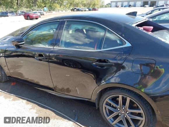 ✅ 2017 Lexus IS 200t • VIN: JTHBA1D24H5039856 • Lot: 43377548. Wystawiony na IAAI z przebiegiem 83 177 mil. Bezpłatny archiwum sprzedaży aukcyjnych z USA i szczegółowy raport historii pojazdu na DreamBid. Zdjęcie 15.