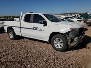✅ 2019 Chevrolet Silverado 1500 LT • VIN: 1GCRWCED8KZ349666 • Lot: 68882064. Wystawiony na Copart z przebiegiem 106 901 mil. Bezpłatny archiwum sprzedaży aukcyjnych z USA i szczegółowy raport historii pojazdu na DreamBid. Zdjęcie 4.