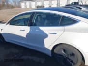 ✅ 2020 Tesla Model 3 Standard Range Plus • VIN: 5YJ3E1EA8LF504730 • Lot: 43648755. Wystawiony na IAAI z przebiegiem 84 703 mil. Bezpłatny archiwum sprzedaży aukcyjnych z USA i szczegółowy raport historii pojazdu na DreamBid. Zdjęcie 15.