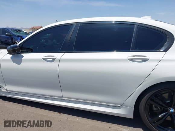 ✅ 2016 BMW 7 Series 740i • VIN: WBA7E2C50GG504050 • Lot: 42498517. Wystawiony na IAAI z przebiegiem 79 427 mil. Bezpłatny archiwum sprzedaży aukcyjnych z USA i szczegółowy raport historii pojazdu na DreamBid. Zdjęcie 14.