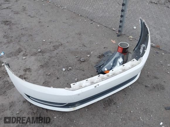 ✅ 2015 Volkswagen Passat SE • VIN: 1VWBT7A31FC094430 • Lot: 43757096. Wystawiony na IAAI z przebiegiem 122 679 mil. Bezpłatny archiwum sprzedaży aukcyjnych z USA i szczegółowy raport historii pojazdu na DreamBid. Zdjęcie 12.