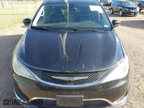 ✅ 2018 Chrysler Pacifica Touring L • VIN: 2C4RC1BGXJR119129 • Lot: 43166038. Listed on IAAI with 180,674 mi. Free auction sales archive from the USA and detailed vehicle history report at DreamBid. Image 12.