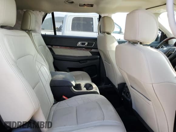 ✅ 2016 Ford Explorer Platinum • VIN: 1FM5K8HTXGGC74204 • Lot: 69202595. Wystawiony na Copart z przebiegiem 77 373 mil. Bezpłatny archiwum sprzedaży aukcyjnych z USA i szczegółowy raport historii pojazdu na DreamBid. Zdjęcie 11.