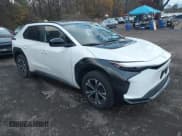 ✅ 2025 Toyota bZ4X XLE • VIN: JTMAAAAA1SA071171 • Лот: 43669190. Опубликован ранее на IAAI с пробегом 728 миль. Бесплатный доступ к архиву аукционных продаж из США и подробный отчёт об истории автомобиля на DreamBid. Изображение 1.