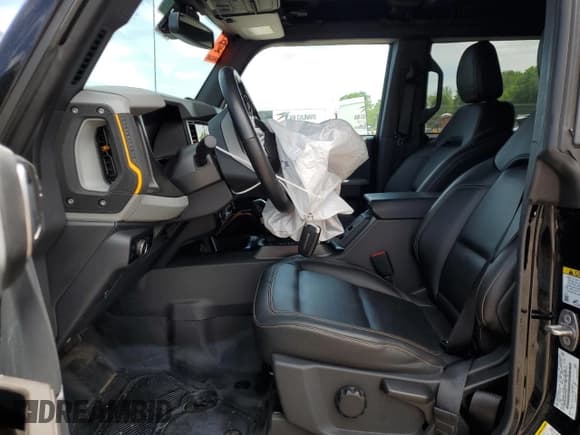 ✅ 2023 Ford Bronco • VIN: 1FMEE5DH5PLB74378 • Lot: 57410365. Wystawiony na Copart z przebiegiem 13 060 mil. Bezpłatny archiwum sprzedaży aukcyjnych z USA i szczegółowy raport historii pojazdu na DreamBid. Zdjęcie 7.