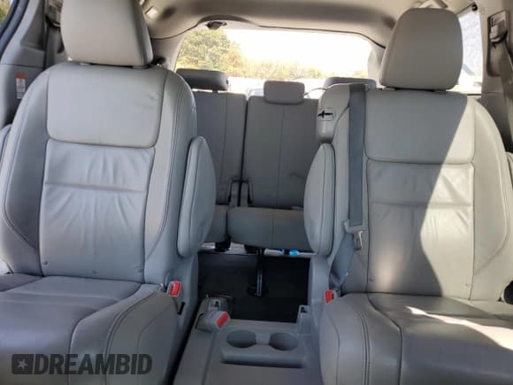 ✅ 2015 Toyota Sienna XLE • VIN: 5TDYK3DC9FS617213 • Lot: 91517655. Listed on Copart with 104,457 mi. Free auction sales archive from the USA and detailed vehicle history report at DreamBid. Image 10.