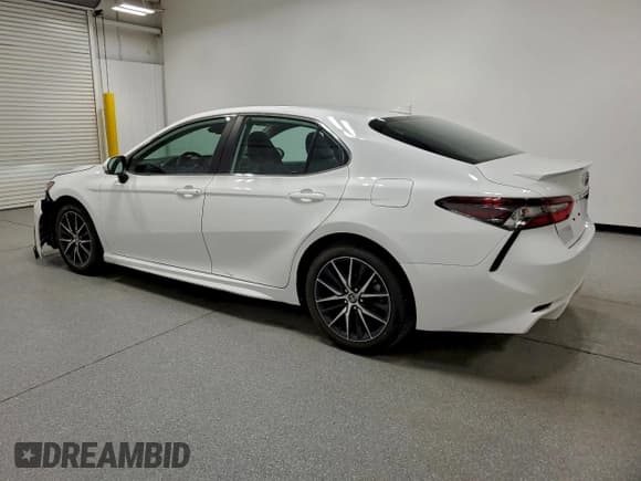 ✅ 2024 Toyota Camry SE • VIN: 4T1G11AK0RU878398 • Лот: 94041075. Опубликован ранее на Copart с пробегом 51 112 миль. Бесплатный доступ к архиву аукционных продаж из США и подробный отчёт об истории автомобиля на DreamBid. Изображение 2.