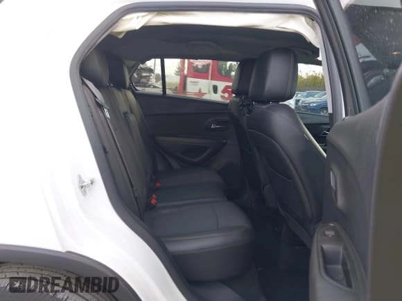 ✅ 2020 Chevrolet Trax LT • VIN: KL7CJPSB5LB000700 • Lot: 43531707. Wystawiony na IAAI z przebiegiem 28 920 mil. Bezpłatny archiwum sprzedaży aukcyjnych z USA i szczegółowy raport historii pojazdu na DreamBid. Zdjęcie 8.