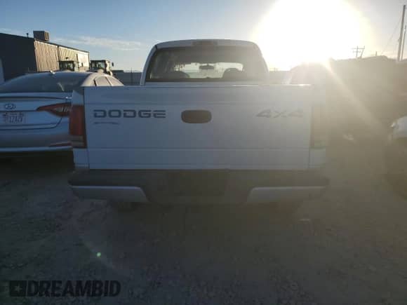 2004 Dodge Dakota SLT z VIN 1D7HG48N24S597531, wystawiony jako Copart lot #75362604 z przebiegiem 147 191 mil mil oraz Szkoda całkowita • Salvage title. Historia ofert i sprzedaży dostępna na DreamBid. Obrazek 6.