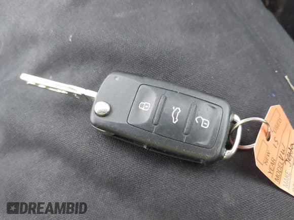 ✅ 2015 Volkswagen Jetta SE • VIN: 3VWD17AJ8FM251530 • Lot: 43648535. Wystawiony na IAAI z przebiegiem 83 244 mil. Bezpłatny archiwum sprzedaży aukcyjnych z USA i szczegółowy raport historii pojazdu na DreamBid. Zdjęcie 11.