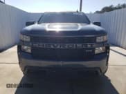 ✅ 2020 Chevrolet Silverado 1500 Custom • VIN: 3GCPWBEK2LG359434 • Lot: 80703603. Wystawiony na Copart z przebiegiem 24 647 mil. Bezpłatny archiwum sprzedaży aukcyjnych z USA i szczegółowy raport historii pojazdu na DreamBid. Zdjęcie 5.