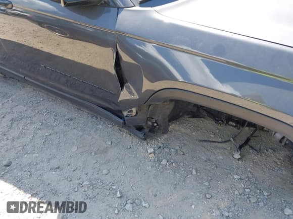 ✅ 2024 Jeep Grand Cherokee Altitude • VIN: 1C4RJKAG3R8557396 • Lot: 42823588. Listed on IAAI with 28,719 mi. Free auction sales archive from the USA and detailed vehicle history report at DreamBid. Image 6.