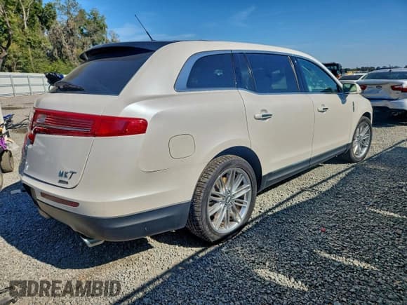 ✅ 2016 Lincoln MKT EcoBoost • VIN: 2LMHJ5AT0GBL01656 • Лот: 93240715. Опубликован ранее на Copart с пробегом Не указан. Бесплатный доступ к архиву аукционных продаж из США и подробный отчёт об истории автомобиля на DreamBid. Изображение 3.