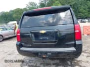 ✅ 2015 Chevrolet Suburban LT • VIN: 1GNSCJKC1FR591934 • Lot: 42403284. Wystawiony na IAAI z przebiegiem 299 882 mil. Bezpłatny archiwum sprzedaży aukcyjnych z USA i szczegółowy raport historii pojazdu na DreamBid. Zdjęcie 17.