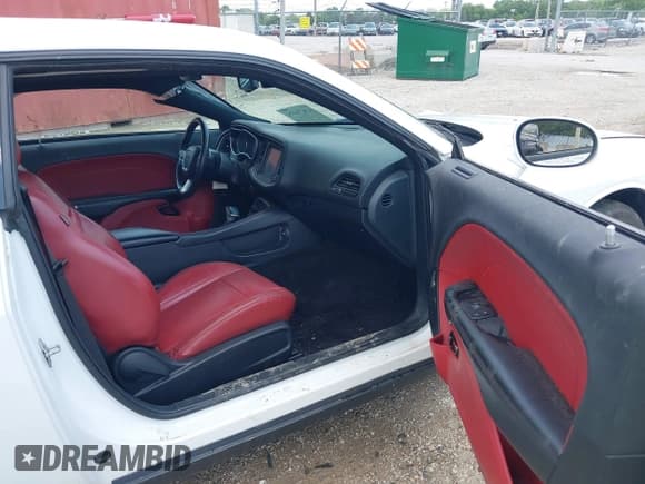 ✅ 2018 Dodge Challenger GT • VIN: 2C3CDZGG7JH215630 • Lot: 42471475. Wystawiony na IAAI z przebiegiem 129 440 mil. Bezpłatny archiwum sprzedaży aukcyjnych z USA i szczegółowy raport historii pojazdu na DreamBid. Zdjęcie 5.