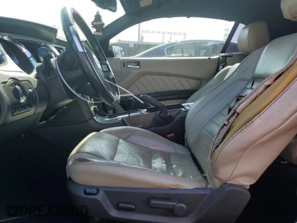 ✅ 2010 Ford Mustang V6 • VIN: 1ZVBP8EN6A5107854 • Lot: 61651625. Listed on Copart with 164,566 mi. Free auction sales archive from the USA and detailed vehicle history report at DreamBid. Image 7.