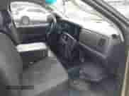 2005 Dodge 1500 SLT z VIN 1D7HA16D15J544255, wystawiony jako IAAI lot #42102314 z przebiegiem 221 854 mil mil oraz . Historia ofert i sprzedaży dostępna na DreamBid. Obrazek 5.