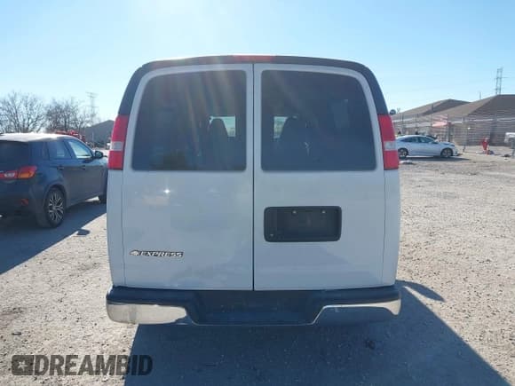 ✅ 2019 Chevrolet Express Passenger LT • VIN: 1GAZGPFG2K1272300 • Lot: 43719938. Wystawiony na IAAI z przebiegiem 230 638 mil. Bezpłatny archiwum sprzedaży aukcyjnych z USA i szczegółowy raport historii pojazdu na DreamBid. Zdjęcie 16.