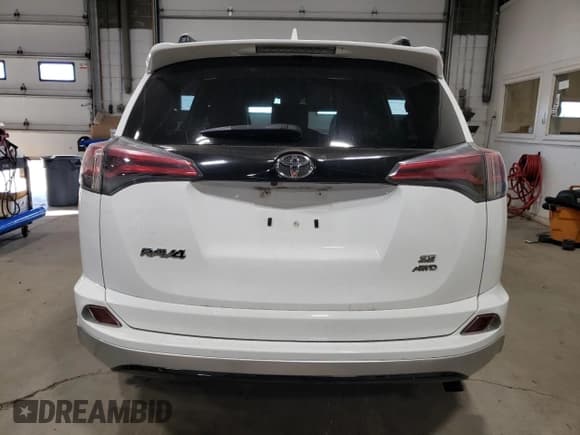 ✅ 2016 Toyota RAV4 SE • VIN: JTMJFREV7GD176977 • Lot: 82312355. Wystawiony na Copart z przebiegiem 83 715 mil. Bezpłatny archiwum sprzedaży aukcyjnych z USA i szczegółowy raport historii pojazdu na DreamBid. Zdjęcie 6.