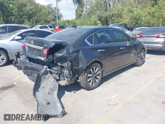 ✅ 2018 Nissan Altima SL • VIN: 1N4AL3AP5JC230843 • Лот: 40393637. Опубликован ранее на IAAI с пробегом 149 759 миль. Бесплатный доступ к архиву аукционных продаж из США и подробный отчёт об истории автомобиля на DreamBid. Изображение 4.