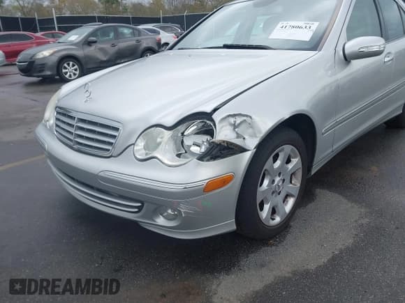 ✅ 2005 Mercedes-Benz C 240 • VIN: WDBRF81J45F690480 • Lot: 41780633. Wystawiony na IAAI z przebiegiem 150 147 mil. Bezpłatny archiwum sprzedaży aukcyjnych z USA i szczegółowy raport historii pojazdu na DreamBid. Zdjęcie 6.