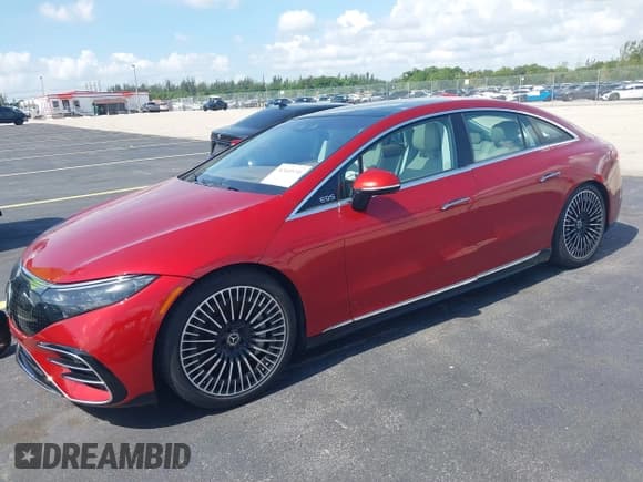 ✅ 2022 Mercedes-Benz EQS 580 • VIN: W1KCG4EB1NA013258 • Lot: 42449191. Listed on IAAI with 24,187 mi. Free auction sales archive from the USA and detailed vehicle history report at DreamBid. Image 17.