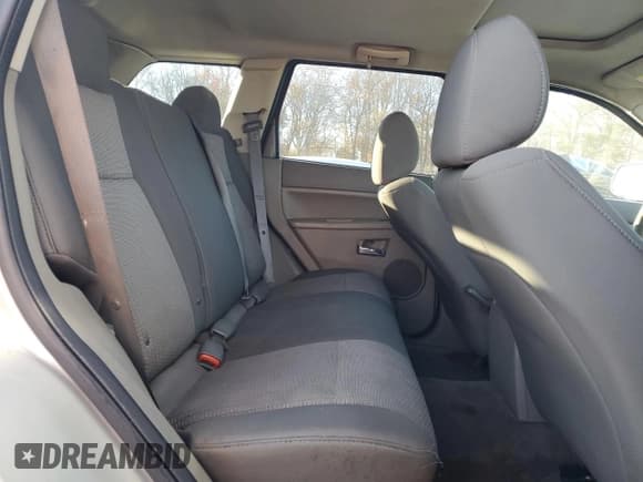 ✅ 2010 Jeep Grand Cherokee Laredo • VIN: 1J4PR4GKXAC117436 • Lot: 92448015. Wystawiony na Copart z przebiegiem 185 967 mil. Bezpłatny archiwum sprzedaży aukcyjnych z USA i szczegółowy raport historii pojazdu na DreamBid. Zdjęcie 11.