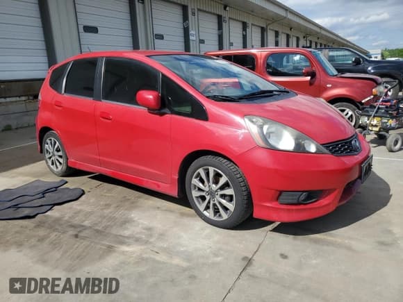 ✅ 2013 Honda Fit Sport • VIN: JHMGE8H50DC038023 • Lot: 55996665. Listed on Copart with 84,701 mi. Free auction sales archive from the USA and detailed vehicle history report at DreamBid. Image 4.