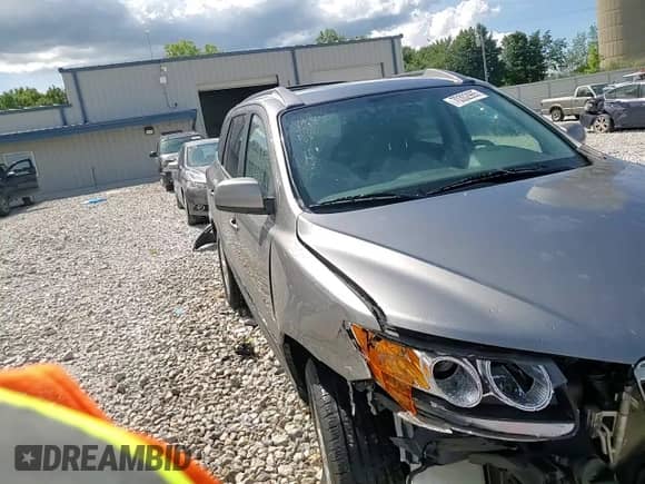 ✅ 2012 Hyundai Santa Fe SE • VIN: 5XYZHDAG1CG110640 • Lot: 70302985. Listed on Copart with 187,049 mi miles. Access the free auction sales archive from the USA and view a detailed vehicle history report at DreamBid. Image 15.