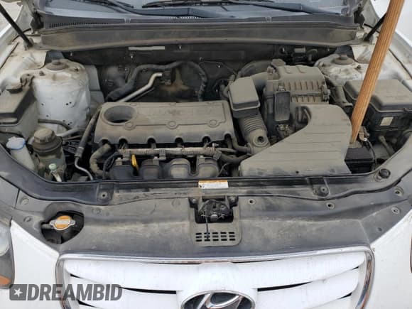 ✅ 2011 Hyundai Santa Fe GLS • VIN: 5XYZGDAB7BG017773 • Lot: 85688774. Listed on Copart with 196,456 mi. Free auction sales archive from the USA and detailed vehicle history report at DreamBid. Image 11.