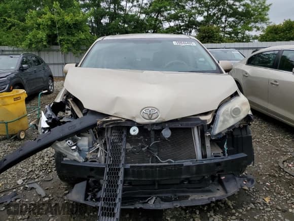 ✅ 2014 Toyota Sienna LE AAS • VIN: 5TDKK3DC8ES508746 • Lot: 59846405. Listed on Copart with 170,007 mi. Free auction sales archive from the USA and detailed vehicle history report at DreamBid. Image 5.