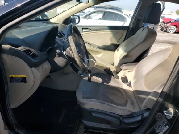 ✅ 2017 Hyundai Accent SE • VIN: KMHCT4AE6HU352103 • Lot: 91222515. Wystawiony na Copart z przebiegiem 205 973 mil. Bezpłatny archiwum sprzedaży aukcyjnych z USA i szczegółowy raport historii pojazdu na DreamBid. Zdjęcie 7.