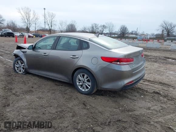 ✅ 2018 Kia Optima LX • VIN: 5XXGT4L31JG186022 • Lot: 40846167. Wystawiony na IAAI z przebiegiem 119 477 mil. Bezpłatny archiwum sprzedaży aukcyjnych z USA i szczegółowy raport historii pojazdu na DreamBid. Zdjęcie 3.