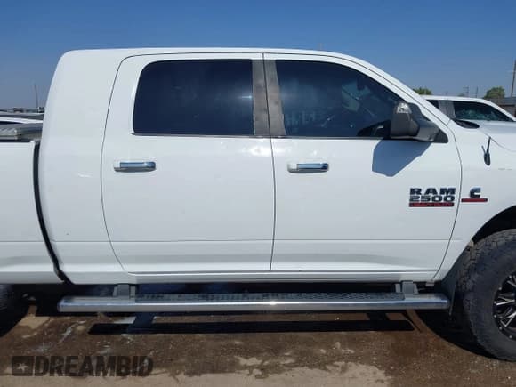 ✅ 2015 Ram 2500 SLT • VIN: 3C6UR5ML3FG674244 • Lot: 42550144. Wystawiony na IAAI z przebiegiem 220 481 mil. Bezpłatny archiwum sprzedaży aukcyjnych z USA i szczegółowy raport historii pojazdu na DreamBid. Zdjęcie 13.