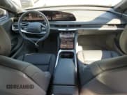 ✅ 2024 Lucid Air Pure • VIN: 50EA1PGA4RA001437 • Lot: 68690875. Wystawiony na Copart z przebiegiem 11 149 mil. Bezpłatny archiwum sprzedaży aukcyjnych z USA i szczegółowy raport historii pojazdu na DreamBid. Zdjęcie 8.