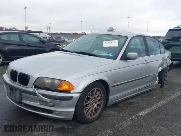 ✅ 1999 BMW 3 Series 328i • VIN: WBAAM5330XFR05418 • Лот: 43644237. Опубликован ранее на IAAI с пробегом 185 861 миль. Бесплатный доступ к архиву аукционных продаж из США и подробный отчёт об истории автомобиля на DreamBid. Изображение 17.