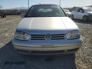 ✅ 2001 Volkswagen Cabriolet GLX • VIN: 3VWDC21VX1M812710 • Lot: 49927335. Wystawiony na Copart z przebiegiem 145 490 mil. Bezpłatny archiwum sprzedaży aukcyjnych z USA i szczegółowy raport historii pojazdu na DreamBid. Zdjęcie 5.