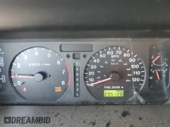 ✅ 1999 Isuzu Trooper S • VIN: JACDJ58X1X7931474 • Lot: 80273494. Listed on Copart with 295,128 mi. Free auction sales archive from the USA and detailed vehicle history report at DreamBid. Image 9.