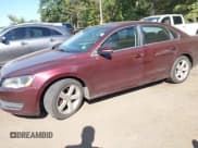 ✅ 2013 Volkswagen Passat SE • VIN: 1VWBP7A38DC087430 • Lot: 43351294. Wystawiony na IAAI z przebiegiem 131 893 mil. Bezpłatny archiwum sprzedaży aukcyjnych z USA i szczegółowy raport historii pojazdu na DreamBid. Zdjęcie 2.