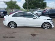 ✅ 2013 Mercedes-Benz C 250 Sport • VIN: WDDGF4HB9DA785781 • Lot: 42720415. Wystawiony na IAAI z przebiegiem 141 724 mil. Bezpłatny archiwum sprzedaży aukcyjnych z USA i szczegółowy raport historii pojazdu na DreamBid. Zdjęcie 14.