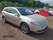 ✅ 2010 Lincoln MKT EcoBoost • VIN: 2LMHJ5AT6ABJ04286 • Lot: 42543697. Wystawiony na IAAI z przebiegiem 111 682 mil. Bezpłatny archiwum sprzedaży aukcyjnych z USA i szczegółowy raport historii pojazdu na DreamBid. Zdjęcie 1.