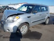 ✅ 2011 Kia Soul • VIN: KNDJT2A17B7265779 • Lot: 43257662. Wystawiony na IAAI z przebiegiem 296 229 mil. Bezpłatny archiwum sprzedaży aukcyjnych z USA i szczegółowy raport historii pojazdu na DreamBid. Zdjęcie 2.