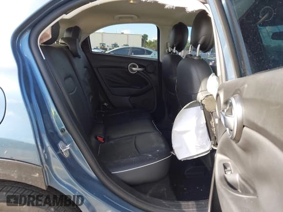 ✅ 2017 FIAT 500X Urbana Edition • VIN: ZFBCFXCBXHP611905 • Lot: 42563046. Wystawiony na IAAI z przebiegiem 44 115 mil. Bezpłatny archiwum sprzedaży aukcyjnych z USA i szczegółowy raport historii pojazdu na DreamBid. Zdjęcie 8.